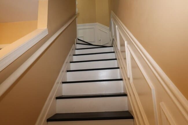 Building Photo - 3 Bedroom Townhome in the Heart of Dulth