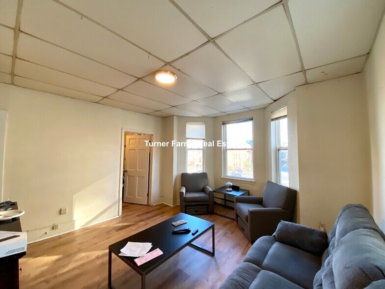 Building Photo - 1572 Tremont St