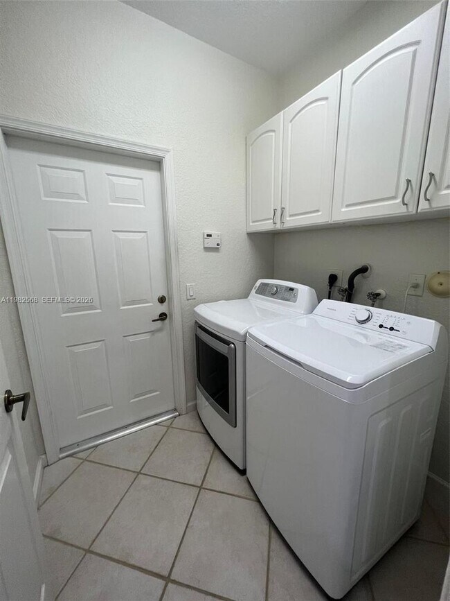Building Photo - 2816 Kinsington Cir