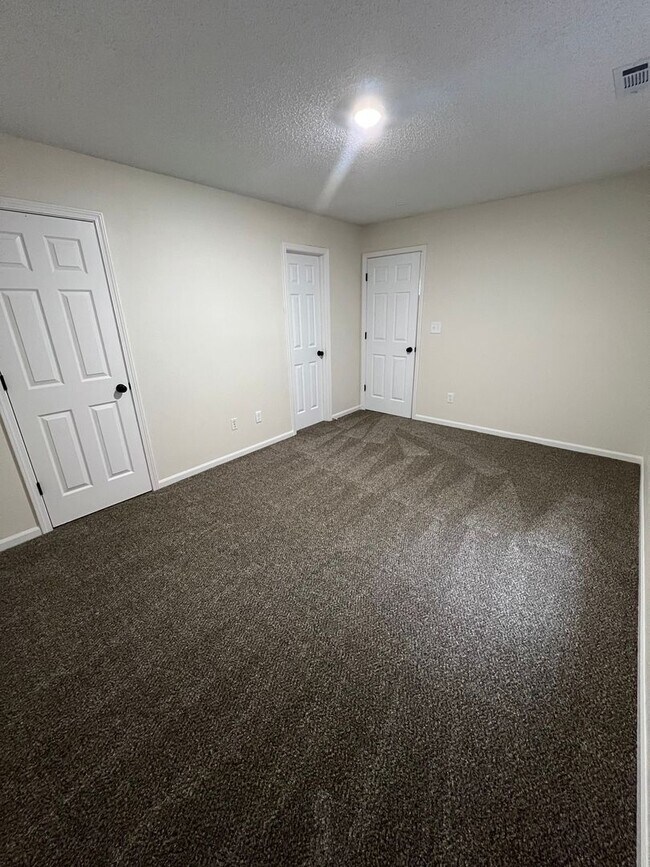 Building Photo - 1908-1910-1910 Arlene Dr