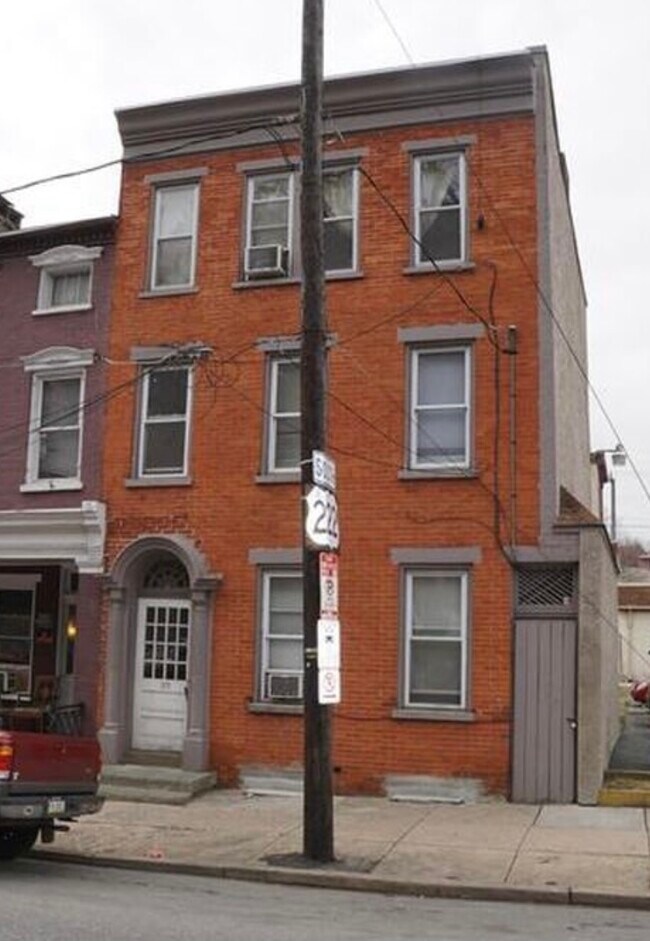 Building Photo - 110 S Prince St