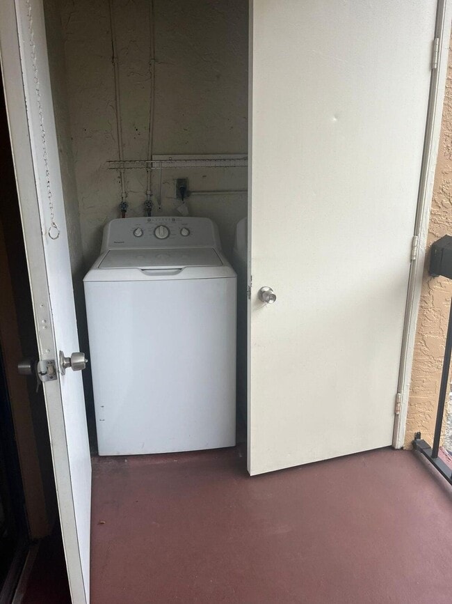 Building Photo - 6053 10th Ave N