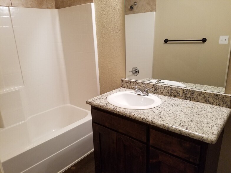 Building Photo - 129 Crossfire Ct