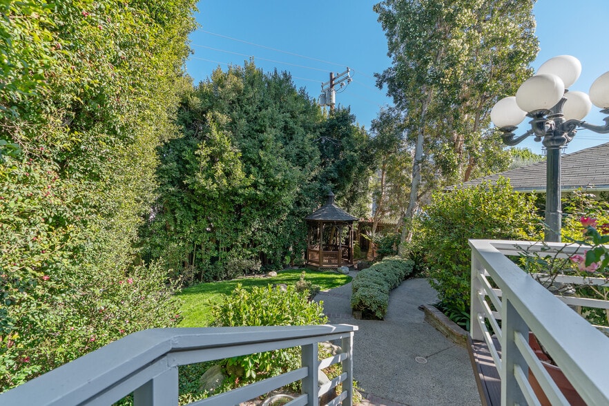 Building Photo - 1604 Pandora Ave