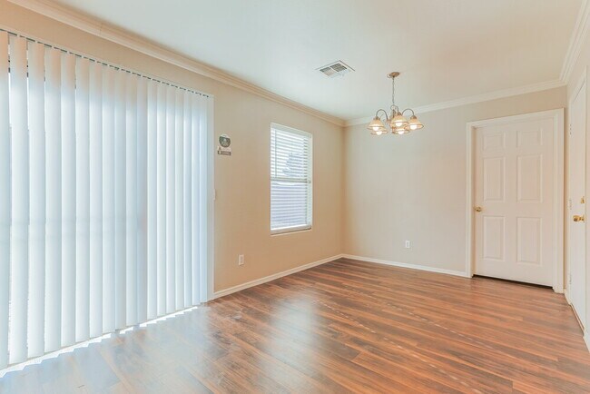 Building Photo - 2297 E Meadow Chase Dr