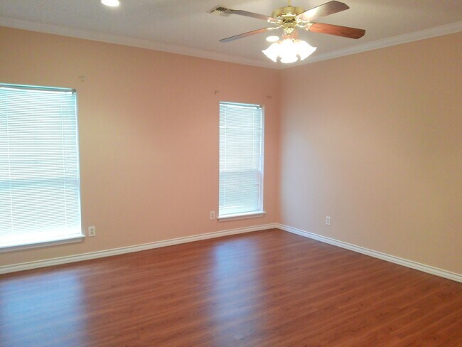 Building Photo - 6413 Marans St