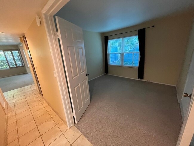 Building Photo - Mission Beach, 2 bedroom, 2 bathroom, with...
