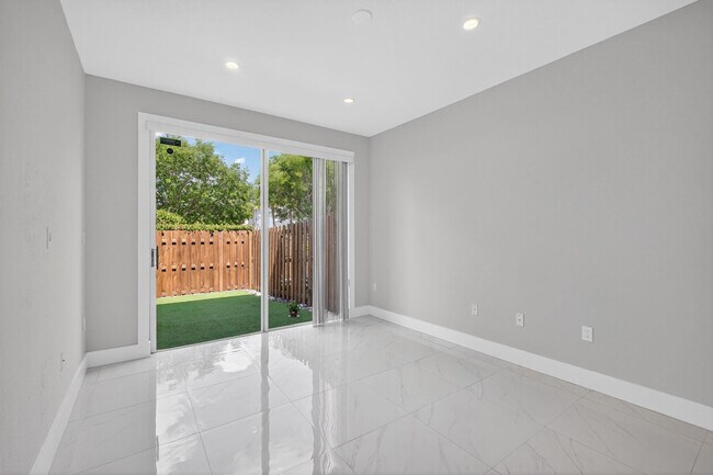 Building Photo - 981 SW 149th Ct