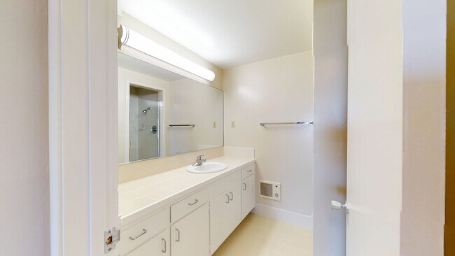 Building Photo - 59 Lupine Ave