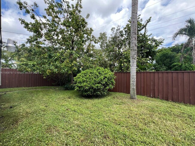 Building Photo - 2001 N 41st Ave