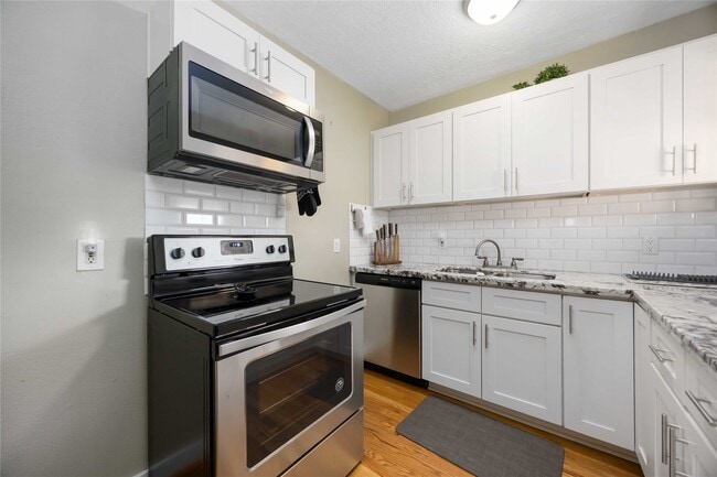 Building Photo - 2104 Winbern St