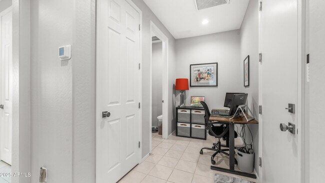 Building Photo - 40410 W Haley Dr