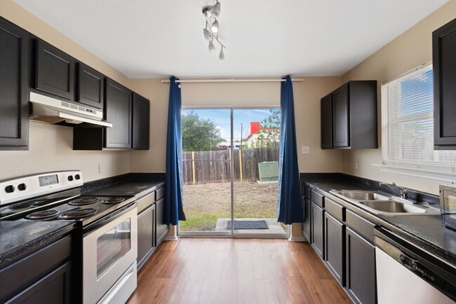 Building Photo - 3 Bedroom/2 Bath Meadow Brook Subdivision