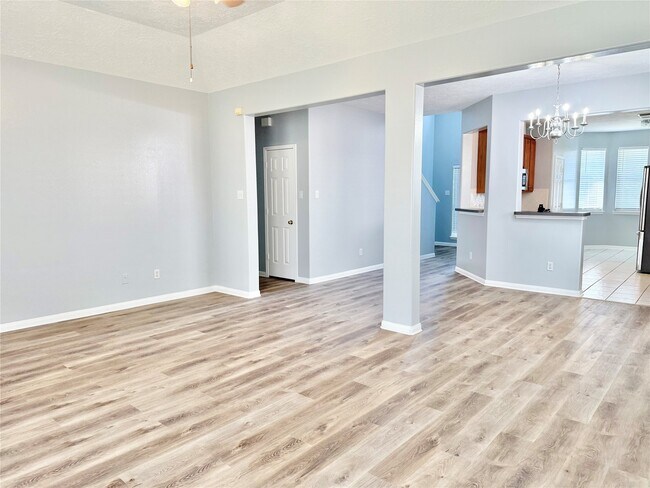 Building Photo - 909 Christopher Ln