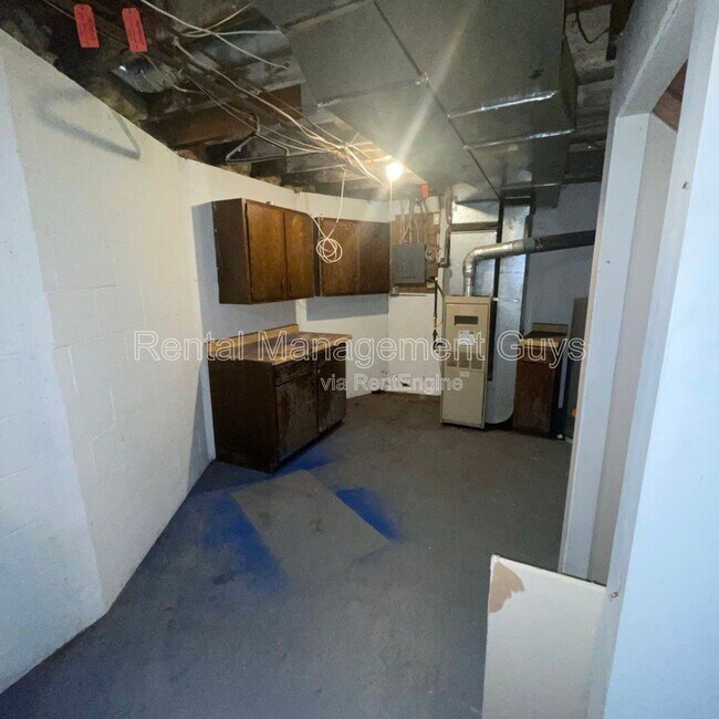 Building Photo - 3319 Longfellow Ave