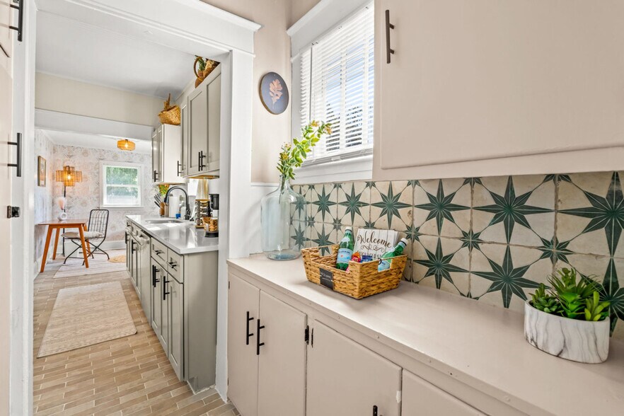 Building Photo - 808 Carrick St