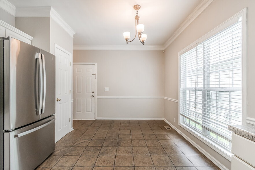 Building Photo - 2137 Aberdeen Cir
