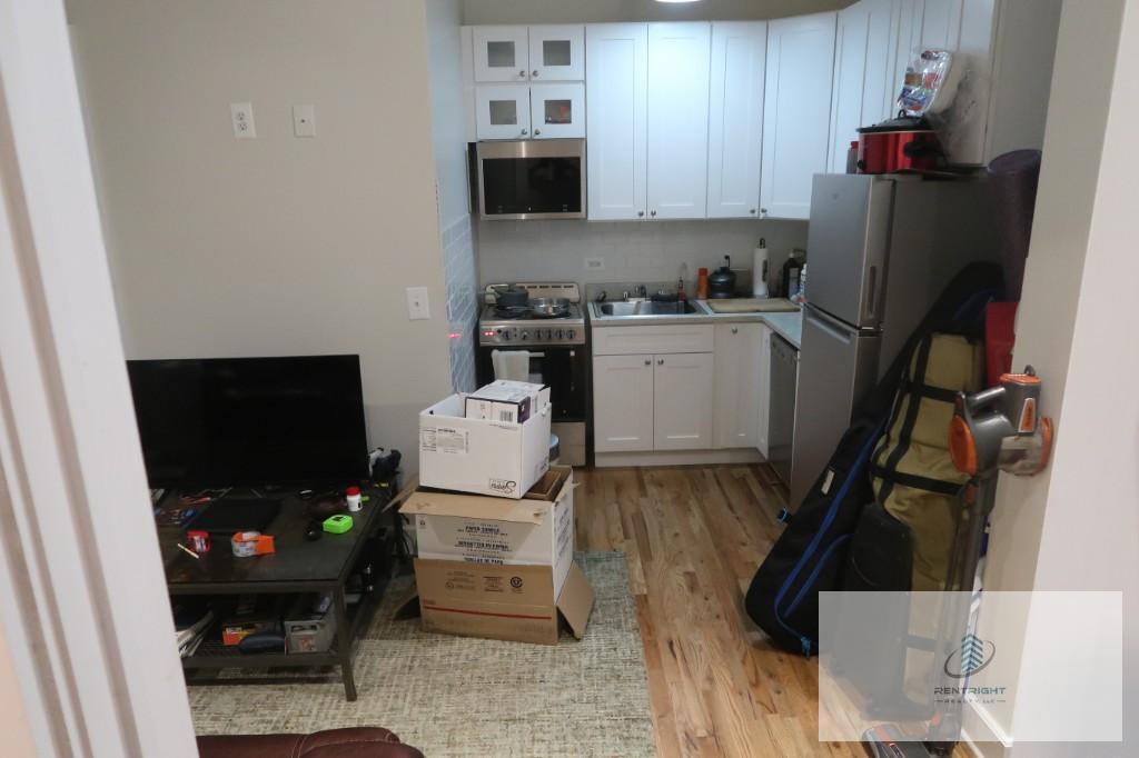 Building Photo - 4526 N Sheridan Rd