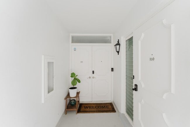 Building Photo - 800 E Camino Real