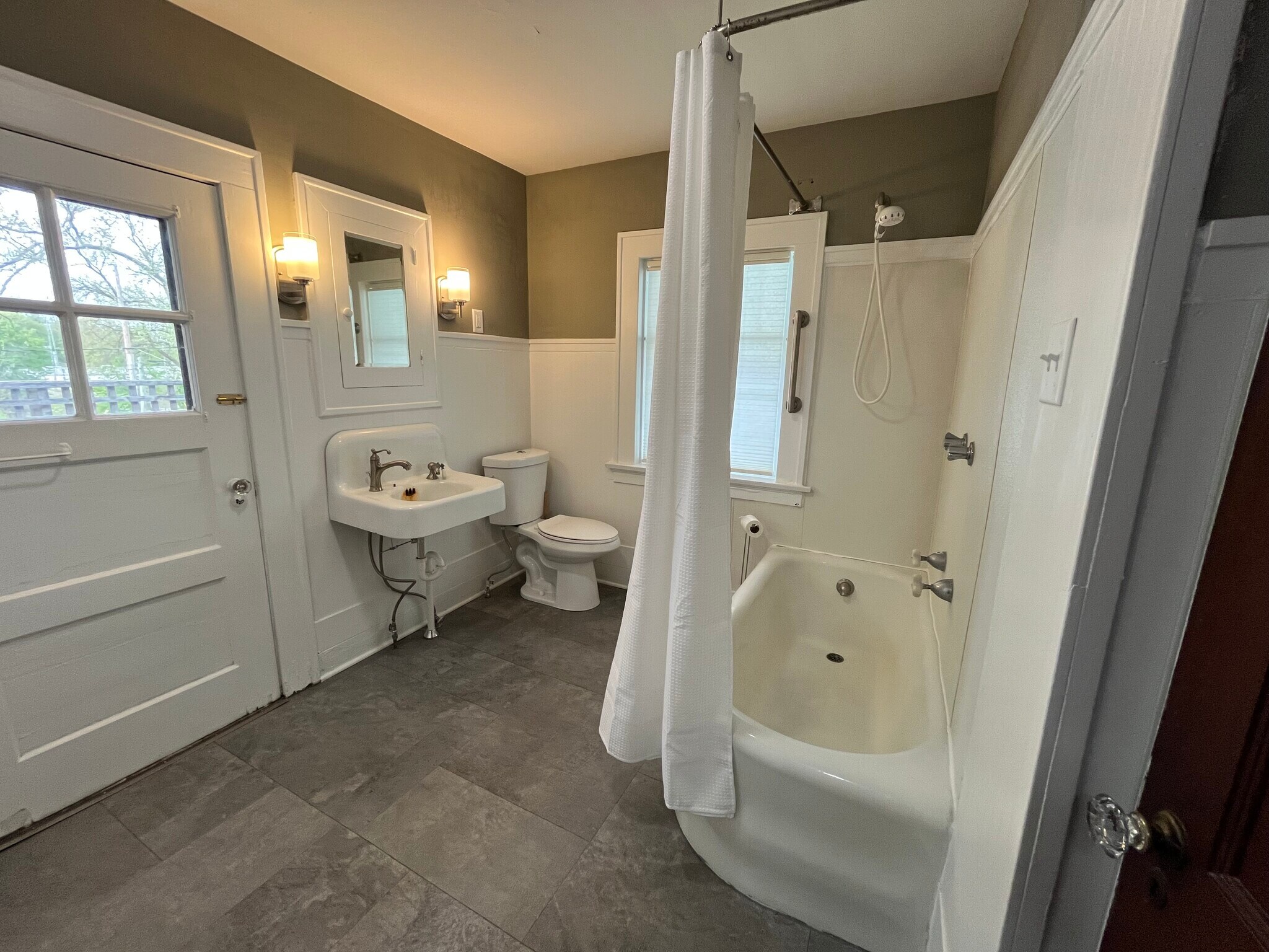 Bathroom - 747 Thieme Dr