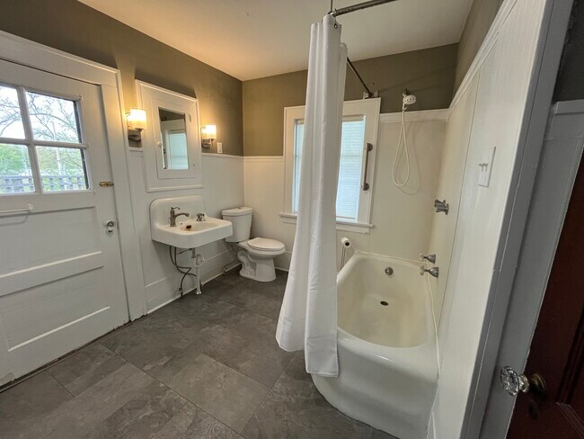 Bathroom - 747 Thieme Dr
