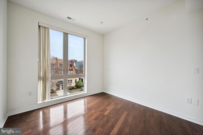 Building Photo - 4610 Cedar Ave