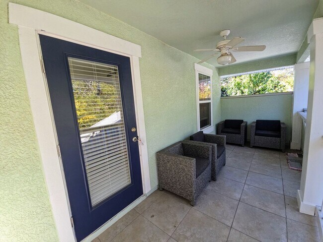 Building Photo - 857 10th Ave S