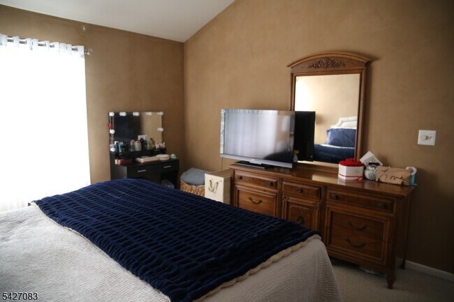 Building Photo - 18 Rosewood Ct