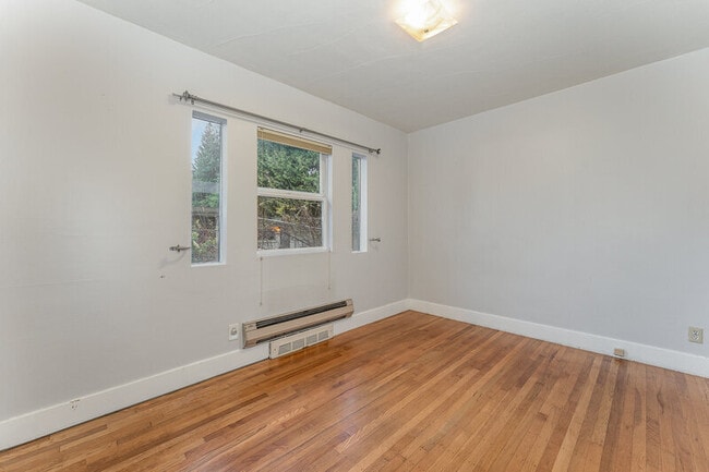 Building Photo - 3844 NE 87th St
