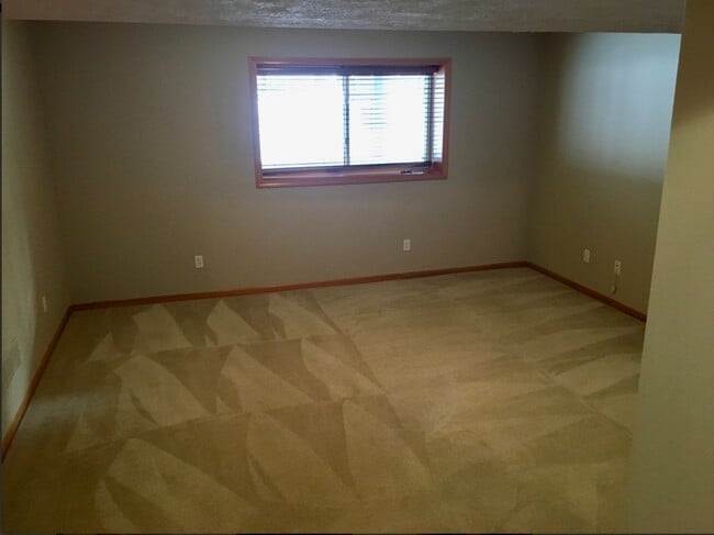 Building Photo - 2 Bed / 2 Bath Condo with Garage – Clements Mill Village (Forest Hills District)