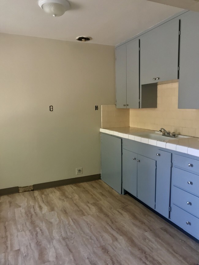 Building Photo - California Oaks Apartments