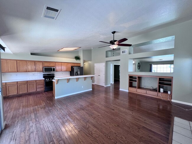 Building Photo - 654 Winery Ct
