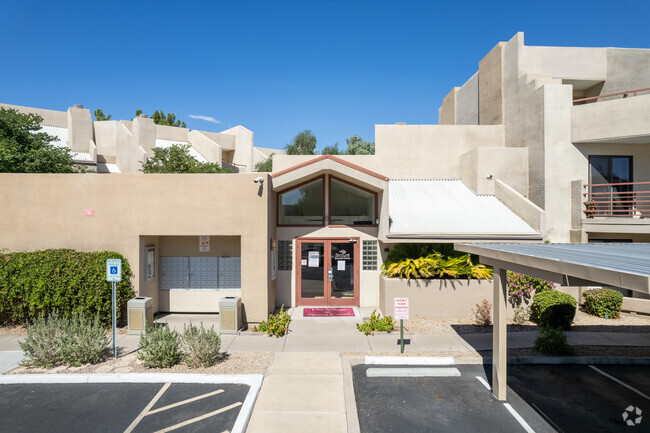 Building Photo - Villas at Stone Creek