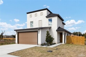 Building Photo - 16 Ana Regina St