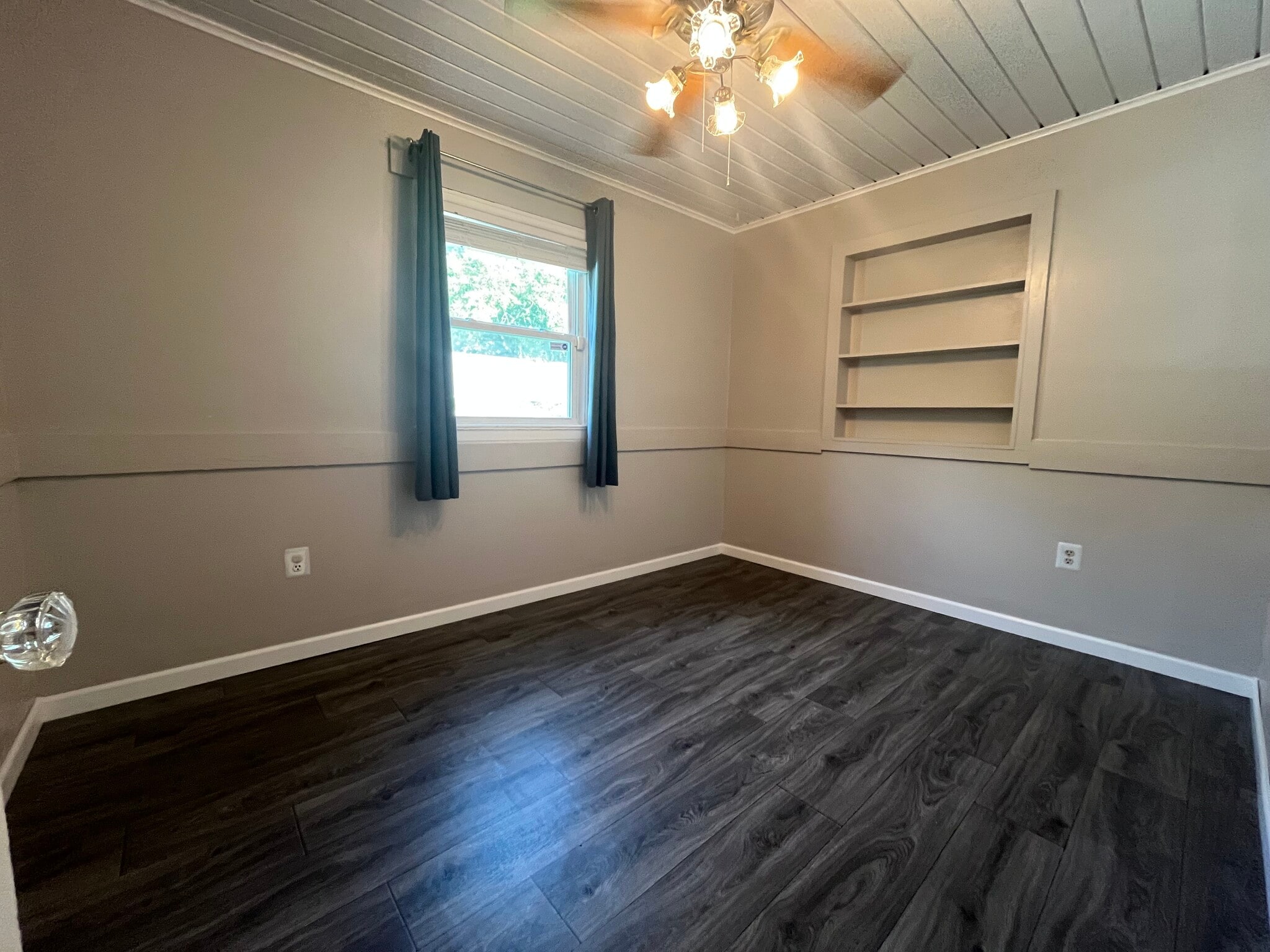 BR2 - 1407 W Church St