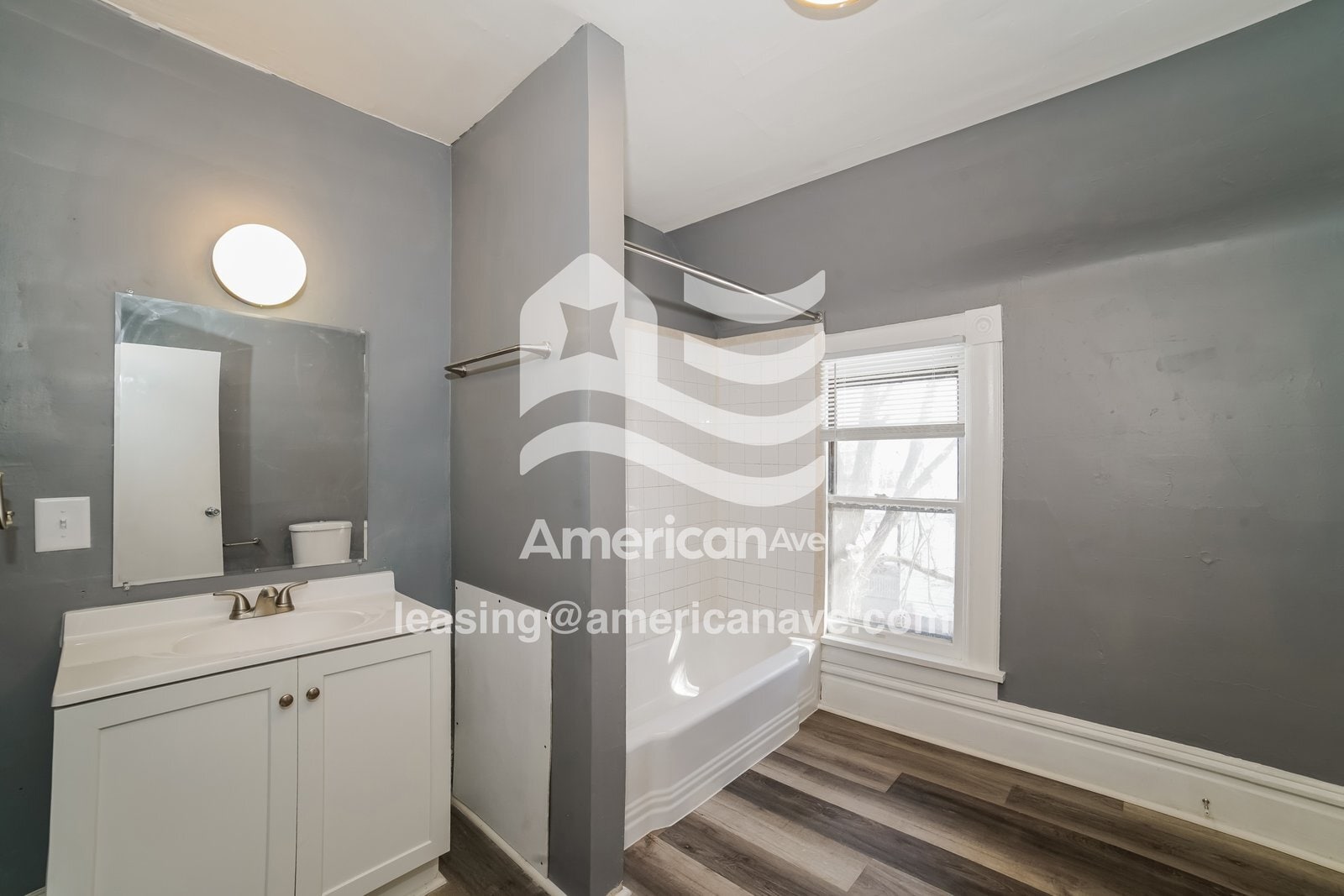 Building Photo - 204 E Thrush Ave