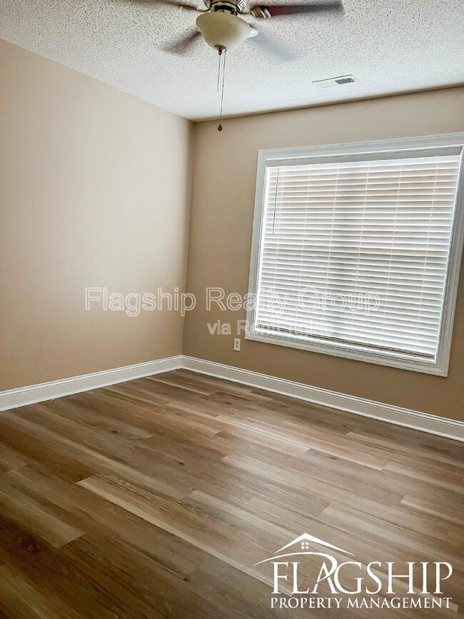Building Photo - 2313 Sadler Dr