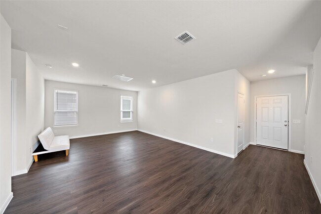 Building Photo - 6315 Lakeview Haven Dr