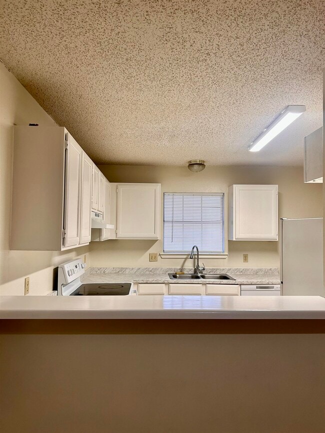 Building Photo - 1111 Shiloh Dr