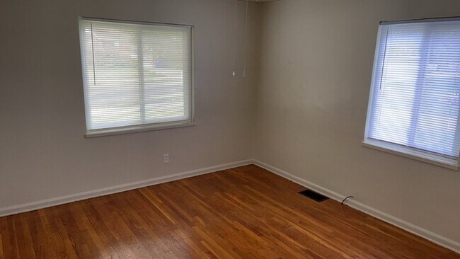 Building Photo - 1076 Sherwood Dr