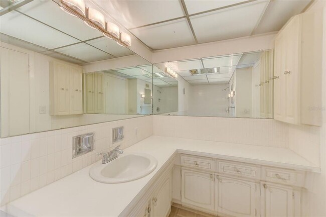 Building Photo - 10280 Imperial Point Dr W