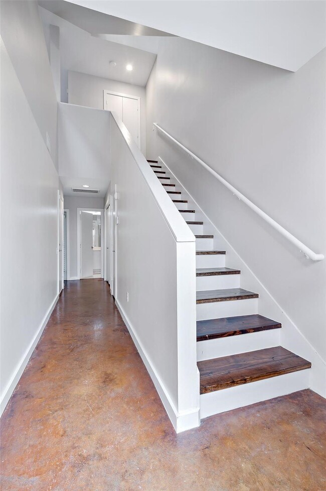 Building Photo - 2605 Calumet St