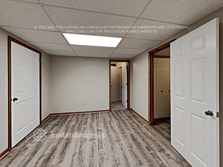 Building Photo - 403 Cretin Ave S