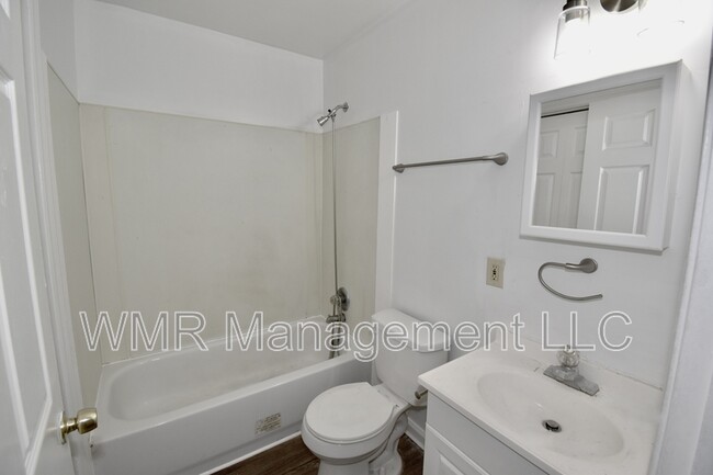 Building Photo - 2426 Dundeen St