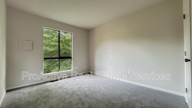 Building Photo - 1373 E Tanners Creek Dr