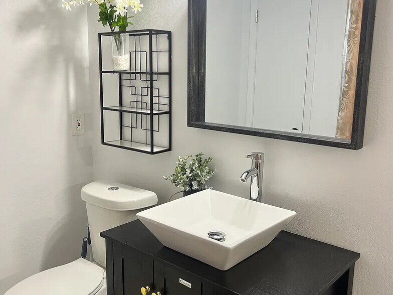 Building Photo - 7414 San Carlos Dr