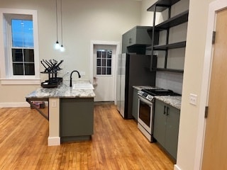 Open kitchen - 34 W Front St