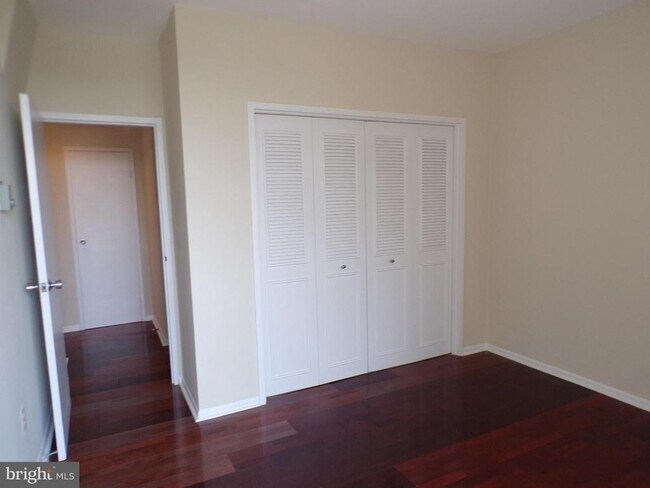 Building Photo - 4390 Lorcom Ln