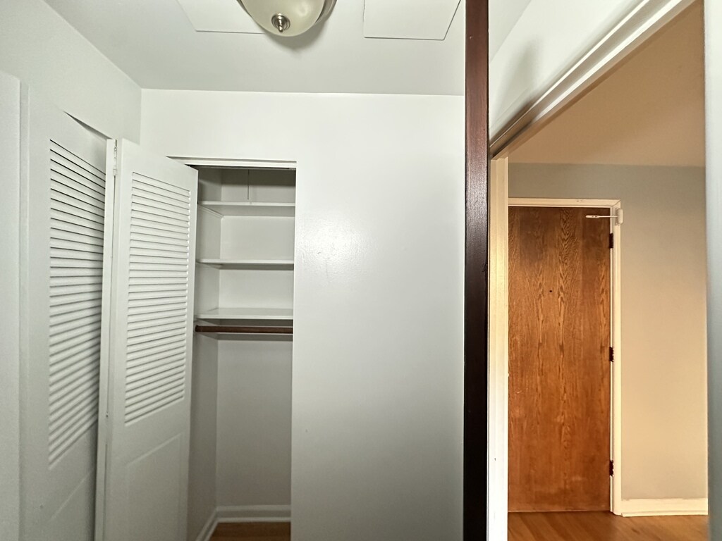 Building Photo - 5820 N Sheridan Rd