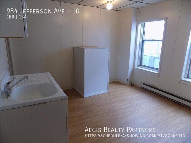 Building Photo - 984 Jefferson Ave